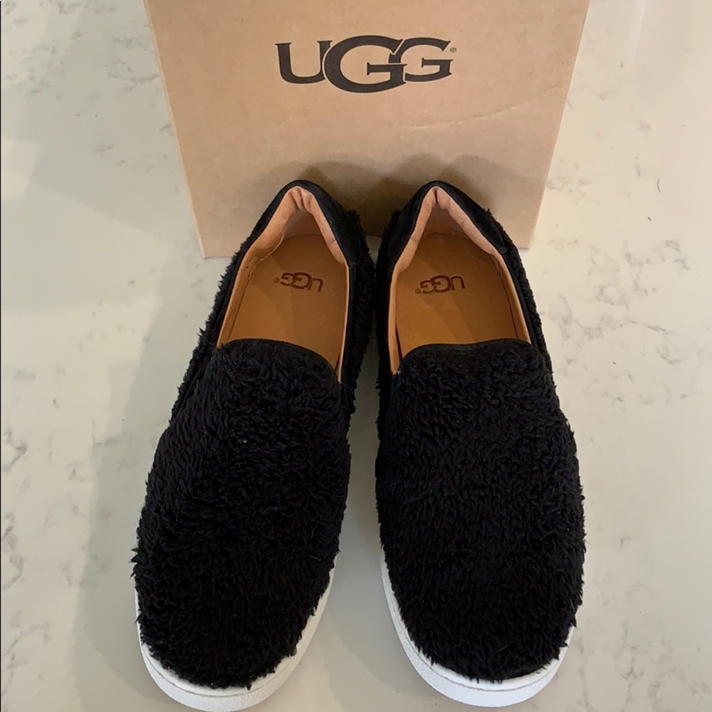 UGG Ricci Women’s black slides BNWT- size 7.5 🥿